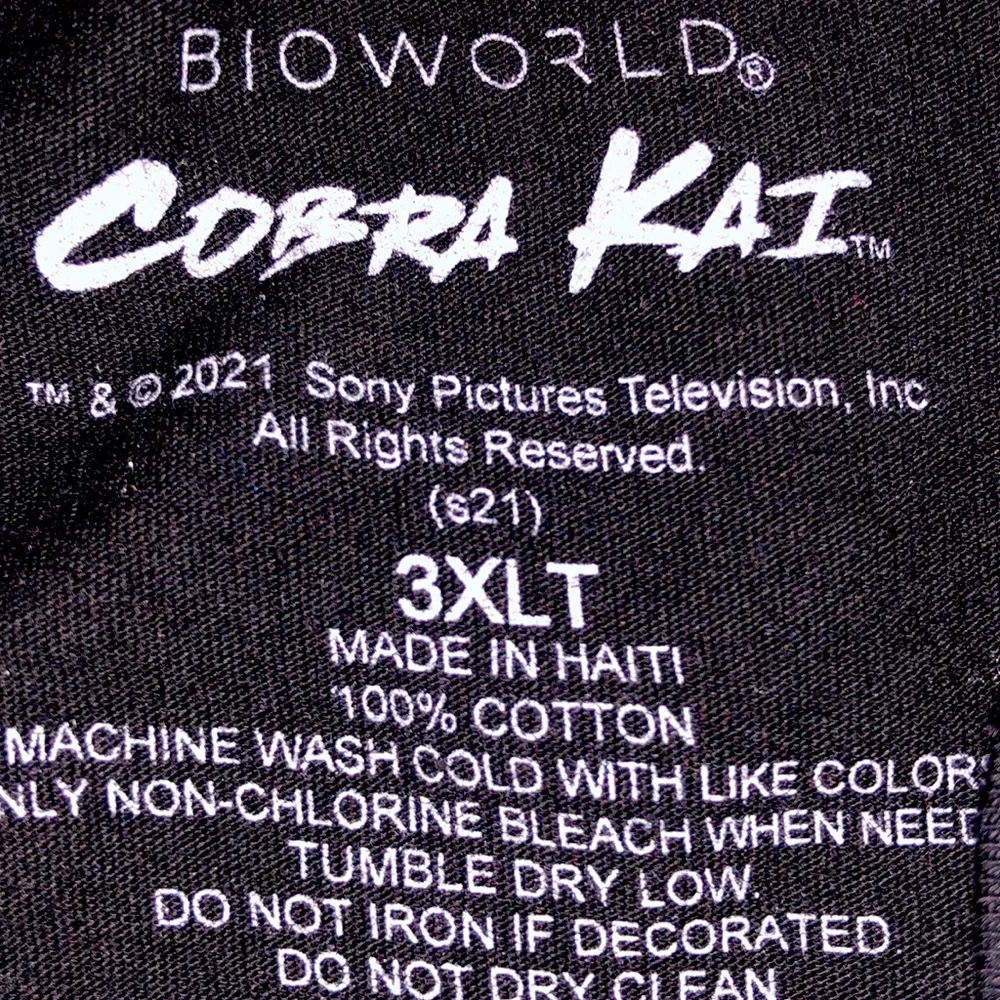 5/$25 BRAND NEW MENS BLACK COBRA KAI TSHIRT - Picture 4 of 4